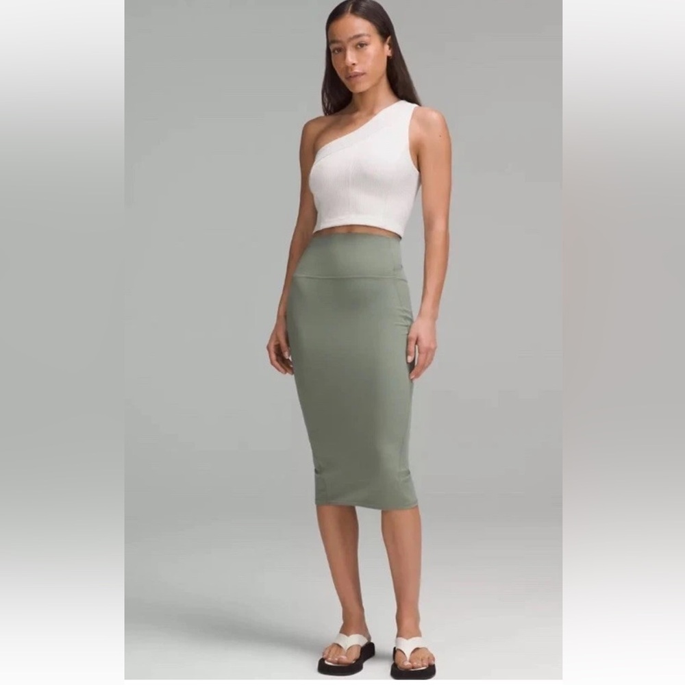 Lululemon Nulu Slim-Fit High-Rise Skirt